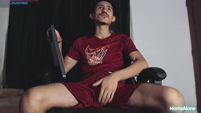 Snapshot of HomeAloneK chatting on March 13, 2025, 7:17 pm HomeAloneK online show from March 13, 2025, 7:17 pm