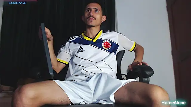 Snapshot of HomeAloneK chatting on March 14, 2025, 7:44 pm HomeAloneK online show from March 14, 2025, 7:44 pm