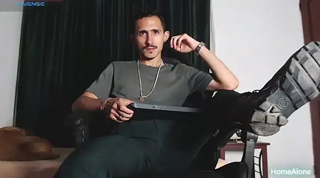 Snapshot of HomeAloneK chatting on March 20, 2025, 10:40 pm HomeAloneK online show from March 20, 2025, 10:40 pm