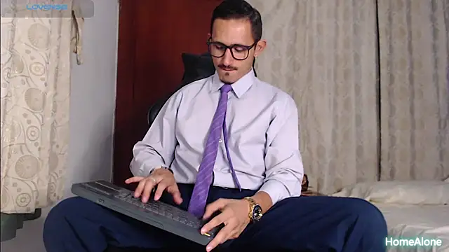 Snapshot of HomeAloneK chatting on September 26, 2025, 7:18 pm HomeAloneK online show from September 26, 2025, 7:18 pm