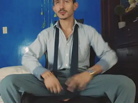 Snapshot of HomeAloneK chatting on October 29, 2025, 7:37 pm HomeAloneK online show from October 29, 2025, 7:37 pm