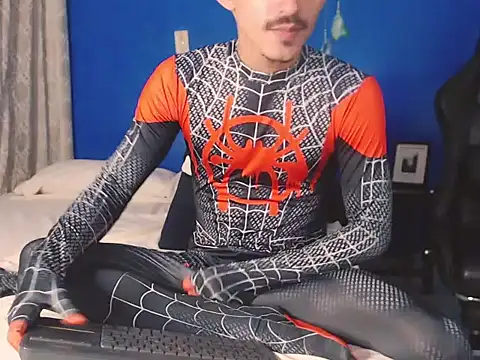 Snapshot of HomeAloneK chatting on October 31, 2025, 7:37 pm HomeAloneK online show from October 31, 2025, 7:37 pm