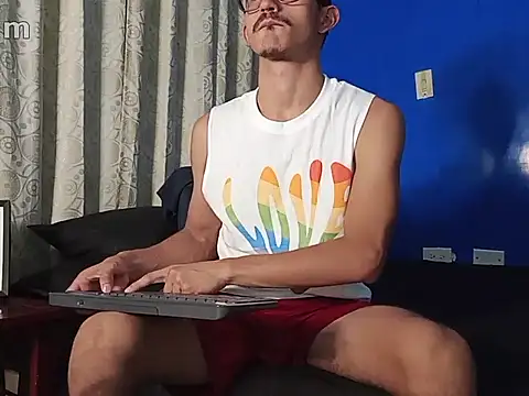 Snapshot of HomeAloneK chatting on November 16, 2025, 8:03 pm HomeAloneK online show from November 16, 2025, 8:03 pm