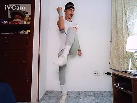 Snapshot of HomeAloneK chatting on November 30, 2025, 7:51 pm HomeAloneK online show from November 30, 2025, 7:51 pm