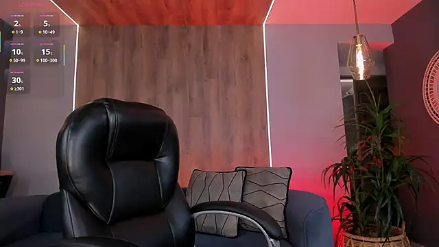 SofiaReyes1 online show from April 3, 2026, 8:07 pm