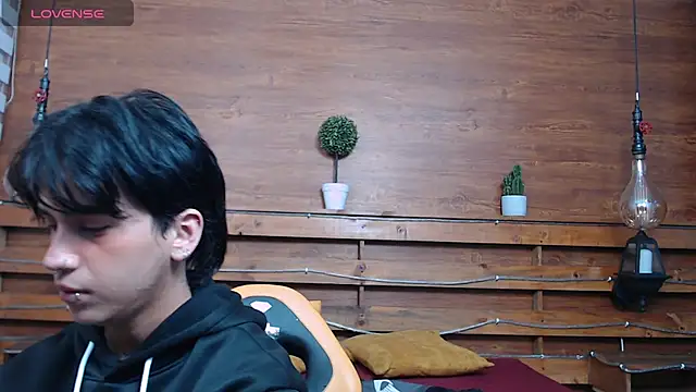 alex 477 online show from November 5, 2025, 11:43 am