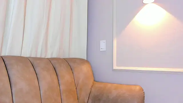 Lia walton online show from September 20, 2025, 12:17 pm