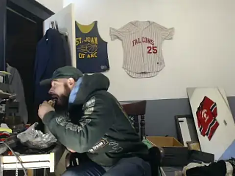 sledge901 online show from February 17, 2025, 7:42 pm