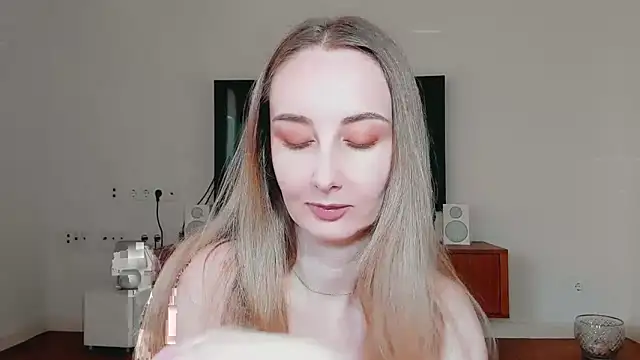 Snapshot of Maiami000 chatting on March 5, 2026, 12:45 pm Maiami000 online show from March 5, 2026, 12:45 pm