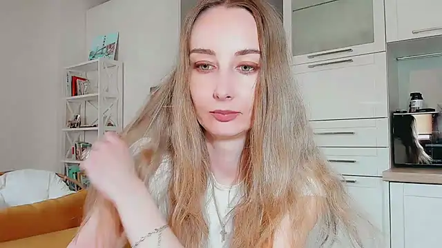 Maiami000 online show from April 14, 2026, 2:23 pm