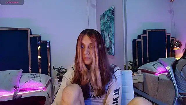 Feniix   online show from June 4, 2026, 4:51 am