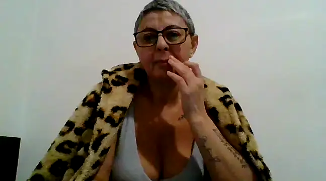 roseblak42 online show from February 15, 2025, 6:01 pm