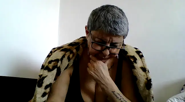 roseblak42 online show from March 7, 2025, 9:07 am