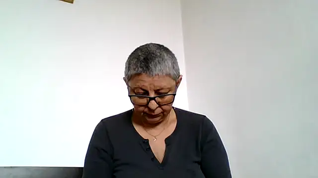 roseblak42 online show from April 22, 2026, 10:28 am