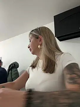  Abril-Office1 online show from January 20, 2025, 7:46 pm