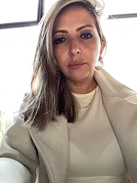  Abril-Office1 online show from January 31, 2025, 1:02 pm