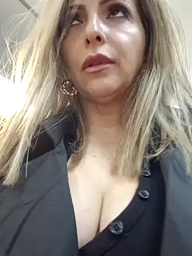  Abril-Office1 online show from February 6, 2025, 7:51 pm