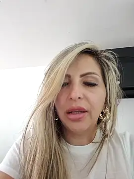  Abril-Office1 online show from February 28, 2025, 4:20 pm