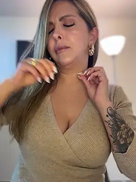  Abril-Office1 online show from November 14, 2025, 1:10 pm