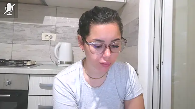 LovelyJulliette online show from November 23, 2025, 2:28 pm