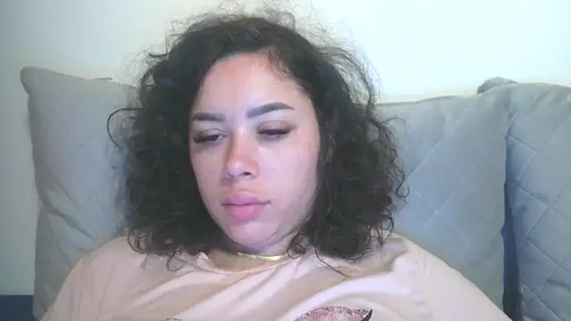 LovelyJulliette online show from December 3, 2025, 12:36 pm