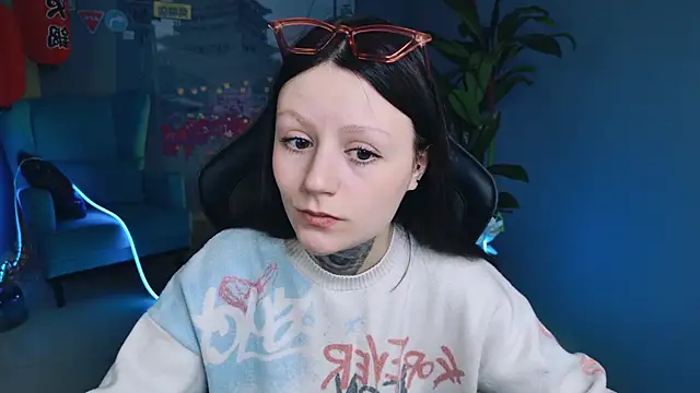 VeliraBraitberg online show from December 5, 2024, 9:06 am