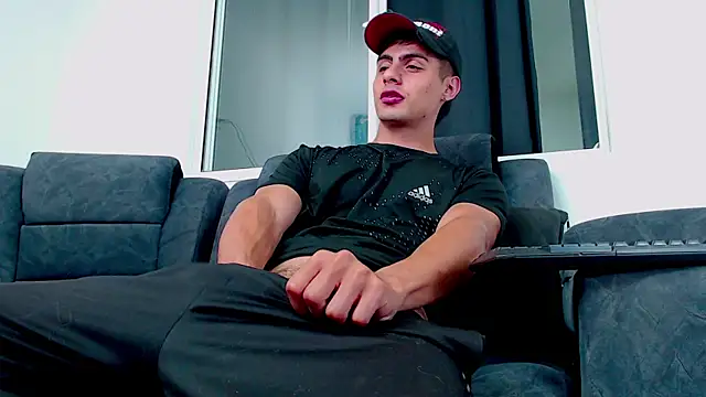 Stiven CL online show from September 17, 2025, 5:09 am