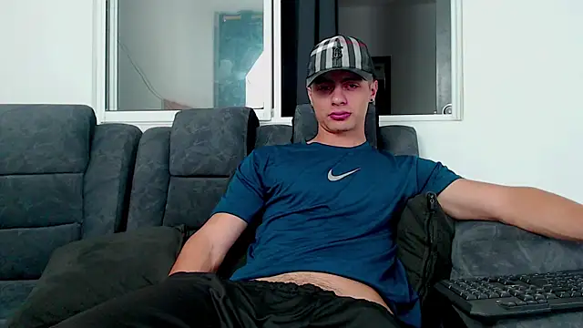 Stiven CL online show from October 7, 2025, 5:37 am