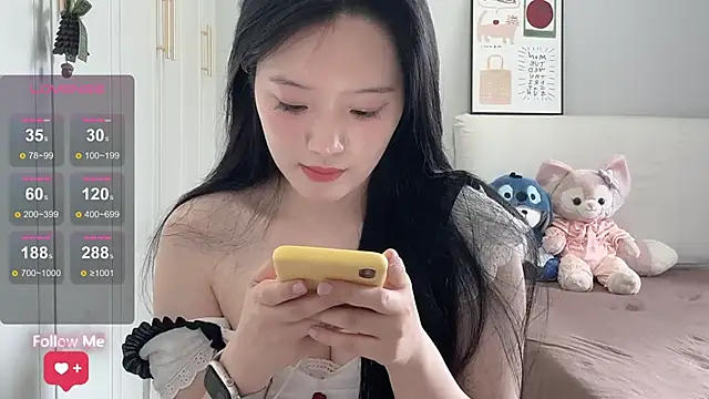 Snapshot of rose-u chatting on June 18, 2026, 4:35 am rose-u online show from June 18, 2026, 4:35 am
