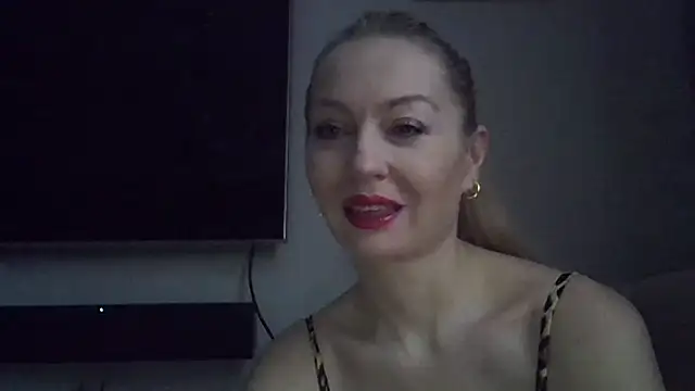 ZarinaSwift online show from January 18, 2025, 4:04 am