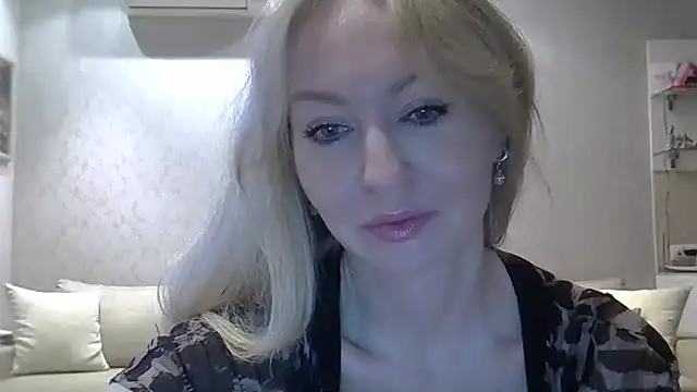 ZarinaSwift online show from February 13, 2025, 4:43 am