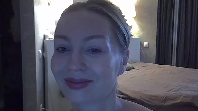 ZarinaSwift online show from October 22, 2025, 4:24 am