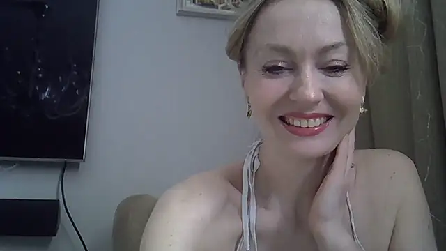 ZarinaSwift online show from April 22, 2026, 4:48 am