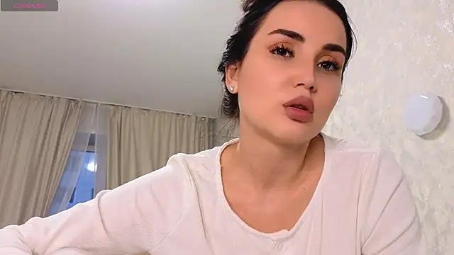 LaraSkinny online show from April 2, 2026, 1:20 pm