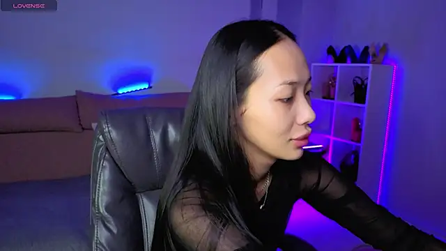  MIURA  online show from November 13, 2025, 1:15 am