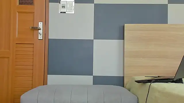 Kiera Thomas online show from April 21, 2026, 5:25 am