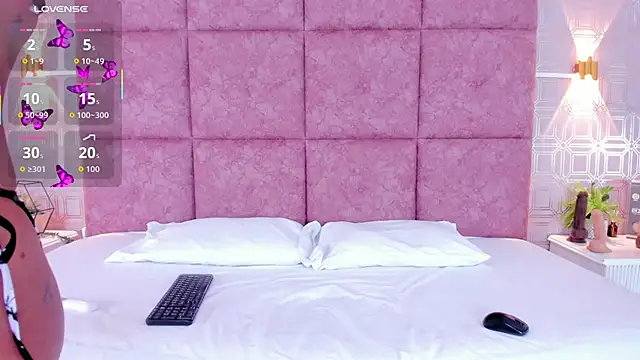 LiaVelez online show from April 7, 2026, 1:44 pm