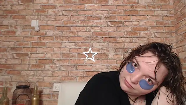 Amelia Kiss  online show from February 14, 2025, 1:02 am