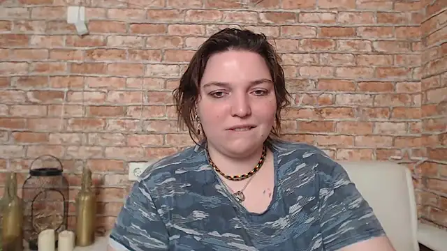 Amelia Kiss  online show from February 21, 2025, 3:45 am