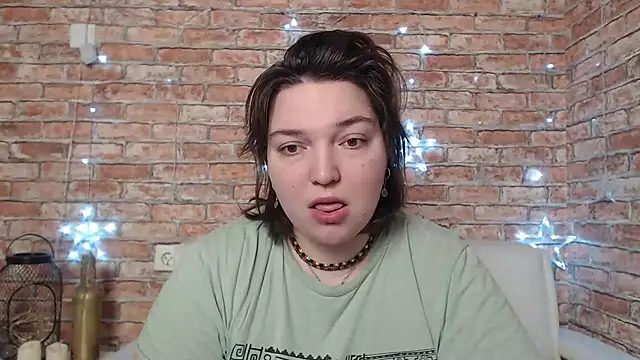 Amelia Kiss  online show from February 28, 2025, 12:43 am