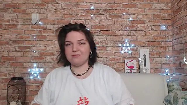 Amelia Kiss  online show from September 18, 2025, 12:34 am