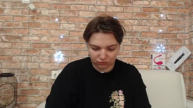 Amelia Kiss  online show from March 13, 2026, 1:12 am