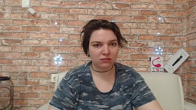 Amelia Kiss  online show from April 19, 2026, 1:05 am