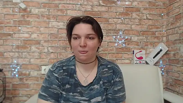 Amelia Kiss  online show from April 21, 2026, 2:51 am