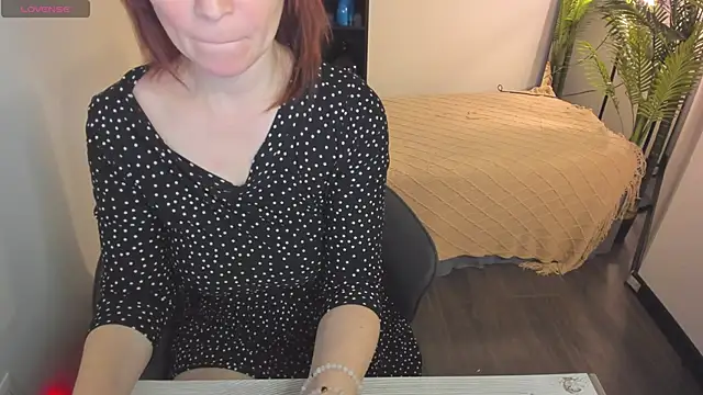 ZoeEast online show from October 26, 2025, 5:52 pm