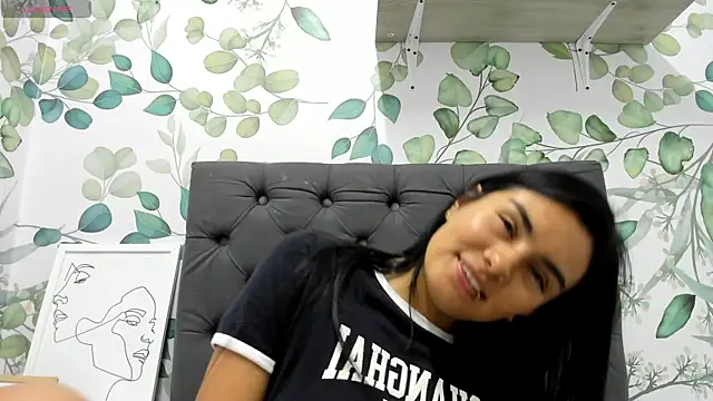 atilanadiaz7 online show from January 14, 2025, 3:57 pm