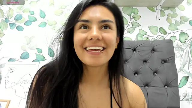 atilanadiaz7 online show from February 6, 2025, 7:51 pm