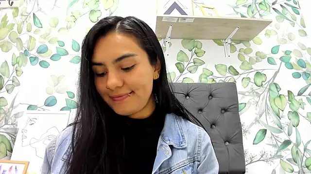 atilanadiaz7 online show from March 18, 2025, 4:37 pm