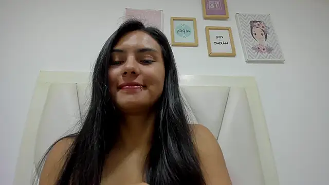 atilanadiaz7 online show from February 17, 2026, 5:08 pm