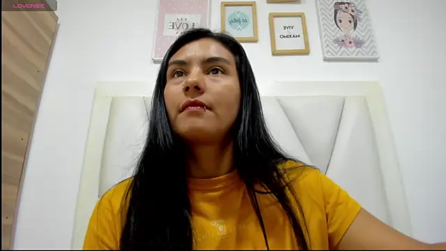 atilanadiaz7 online show from April 21, 2026, 5:39 pm